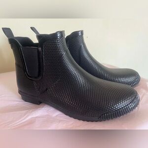 Cougar Black Textured Rain Boots